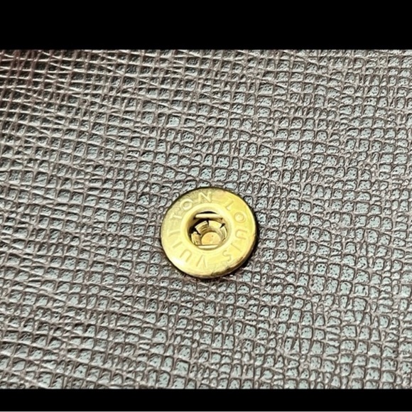 Louis Vuitton taiga document clutch with dustbag- Authentic - Picture 10 of 13